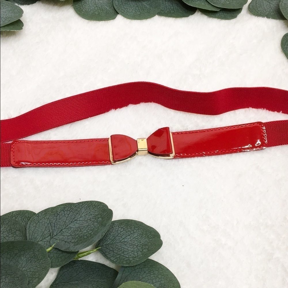 Red bow belt 